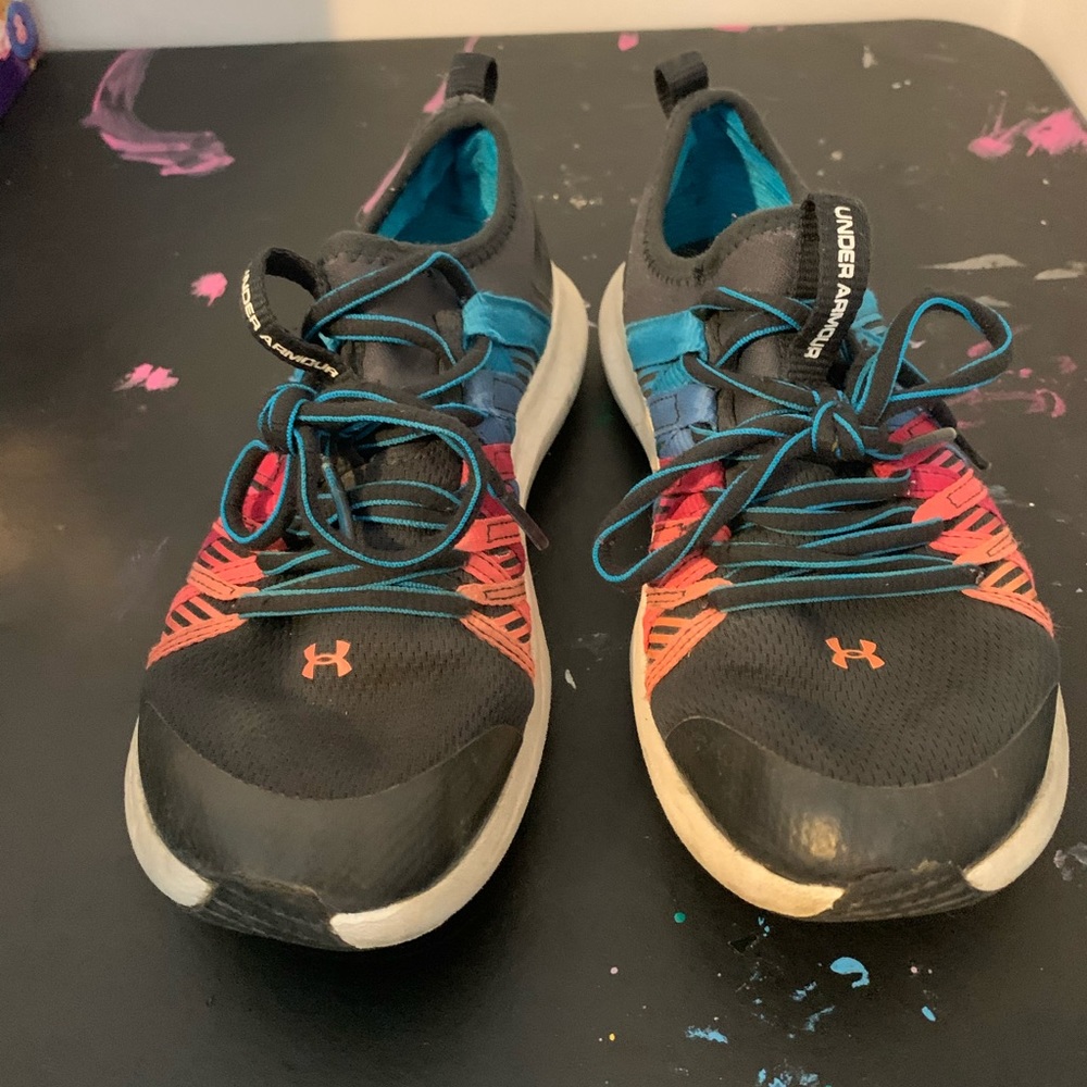 Girls Under Armour sneakers 3.5